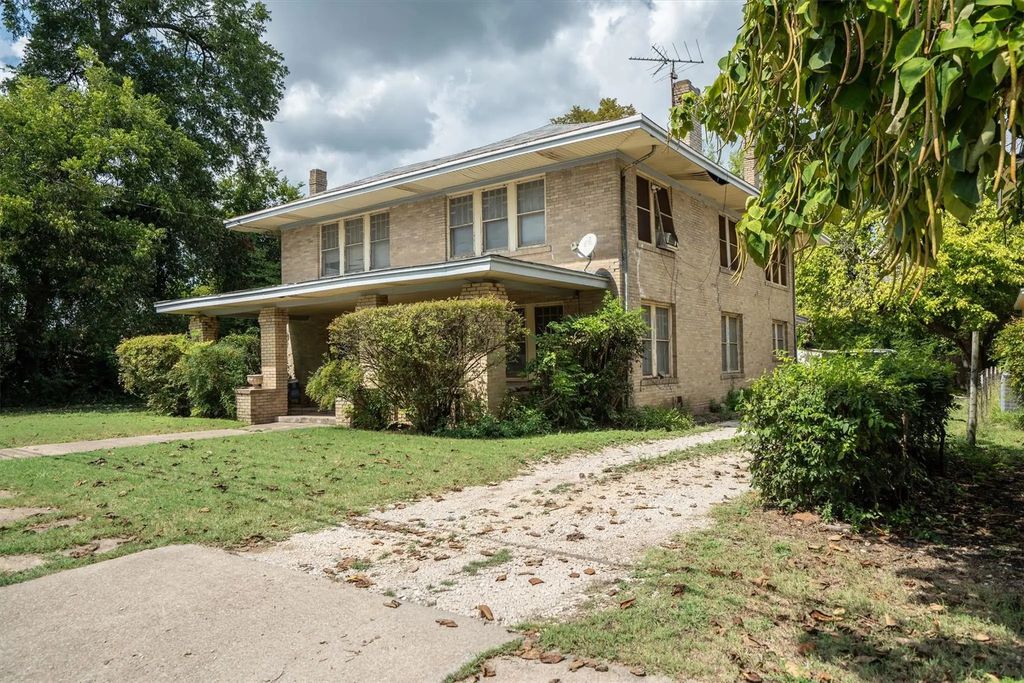 305 Hill Street, Farmersville