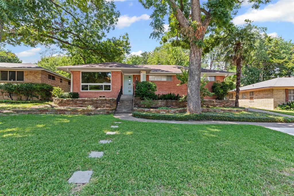 727 Green Castle Drive, Dallas