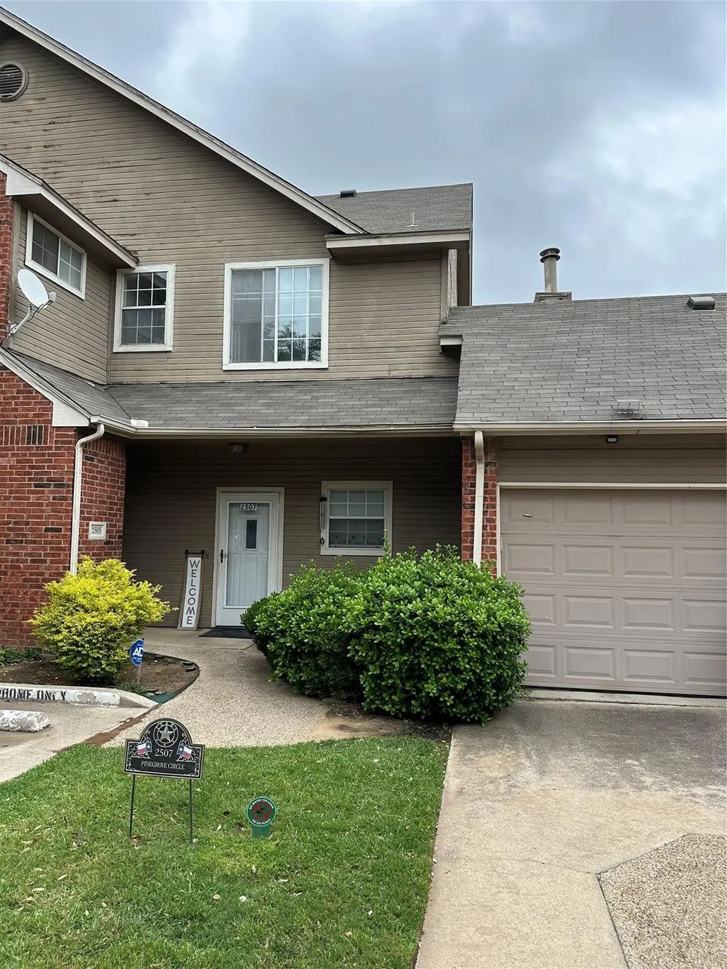 2507 Pinegrove Circle, Arlington