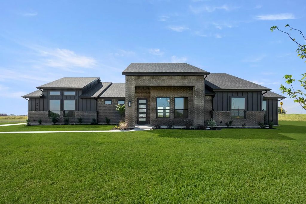 2910 Stella Rose, Waxahachie