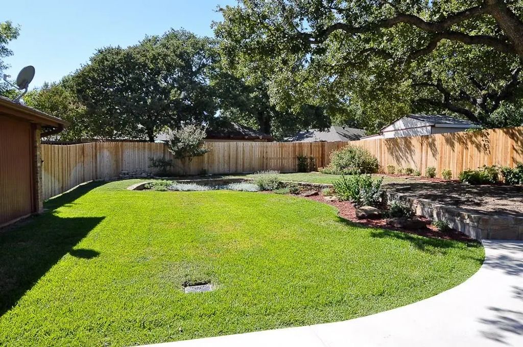 3 Whispering Vine Court, Grapevine