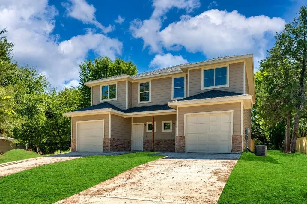 803 S 6th Street, Bonham