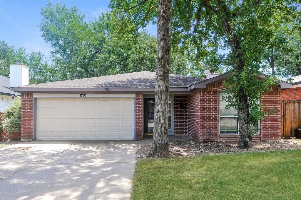 1207 Cardinal Oaks Drive, Mansfield
