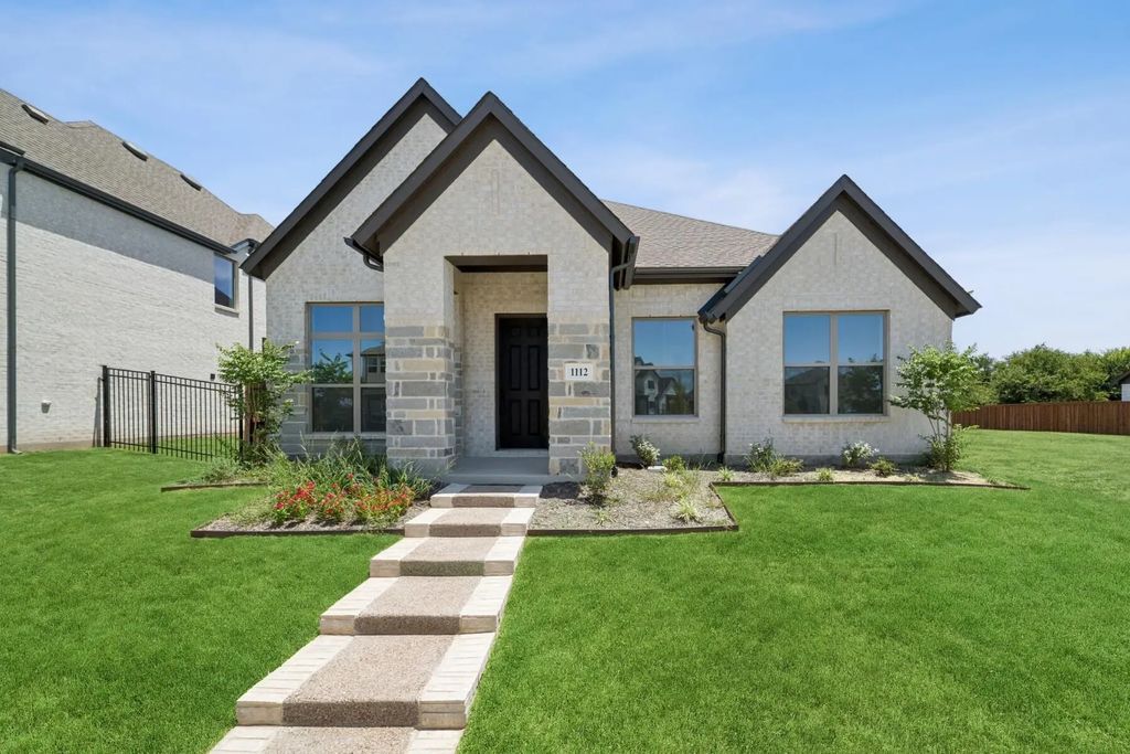 1112 Rosemary Lane, Crowley