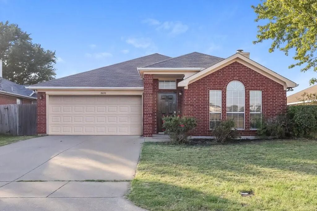 8600 Cove Meadow Lane, Fort Worth