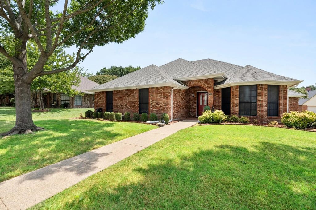 106 Indian Hills Drive, Waxahachie