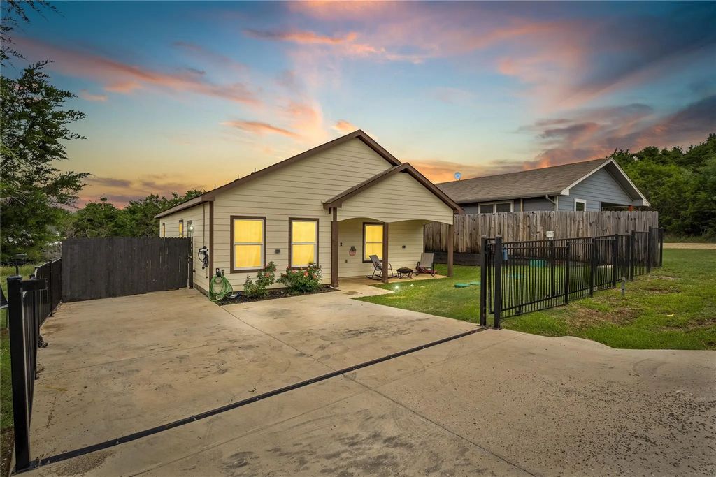 907 Colorado River Drive, Granbury