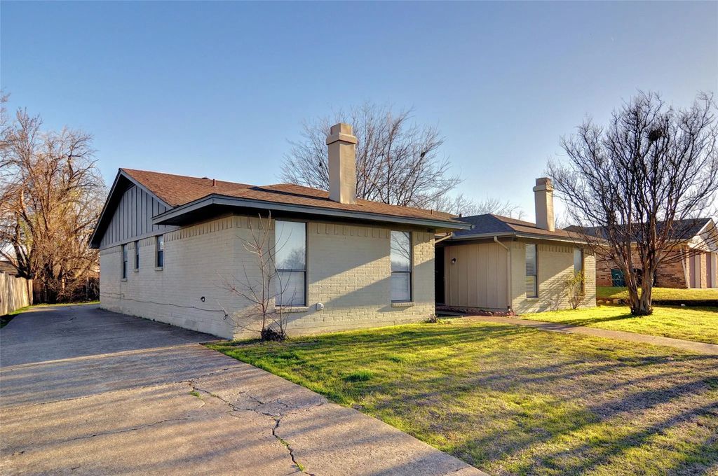 6815 W Cleburne Road, Fort Worth