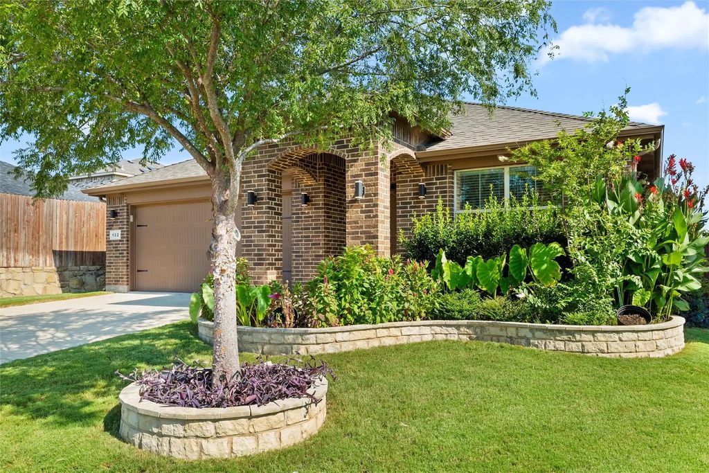 132 Green Water Drive, Fort Worth