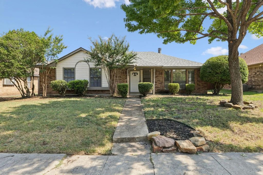 1411 Petunia Drive, Allen