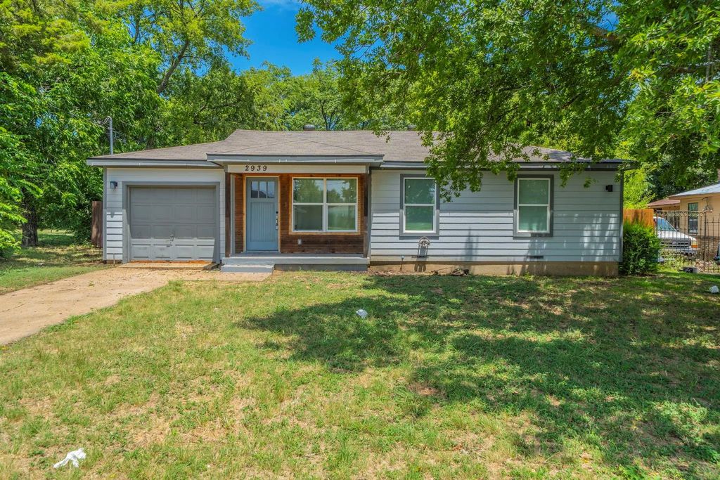 2939 N El Centro Way, Dallas