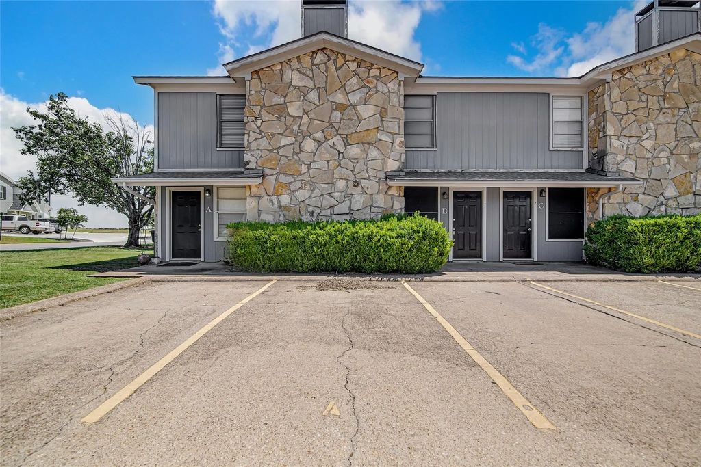 1403 Courtney Place B, Cleburne