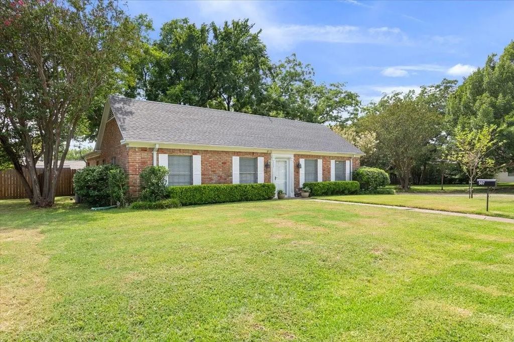 507 N Maple Avenue, Hubbard