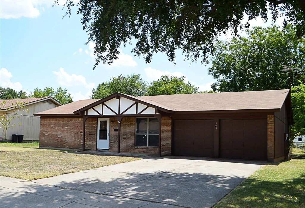 309 Quail Creek Drive, Crowley