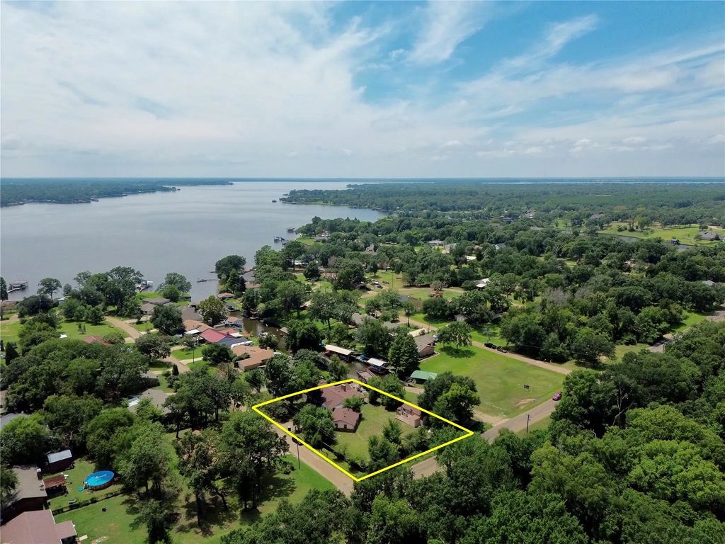 104 W Bayside Drive, Mabank