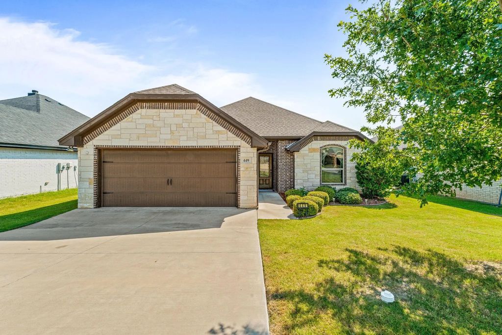 449 Silverton Drive, Granbury
