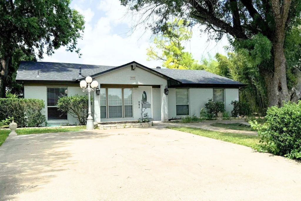 909 Milky Way, Garland