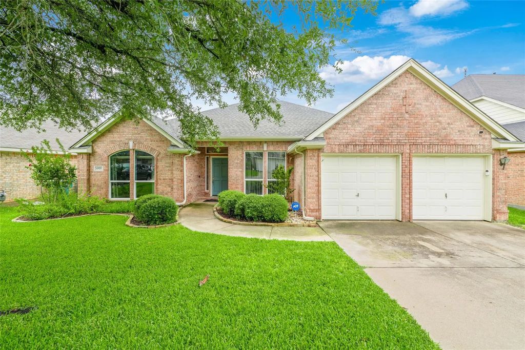 6929 Windwood Trail, Fort Worth