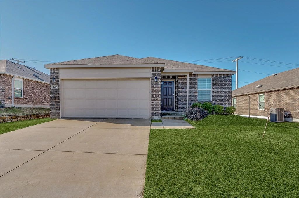 1416 Waggoner Drive, Aubrey