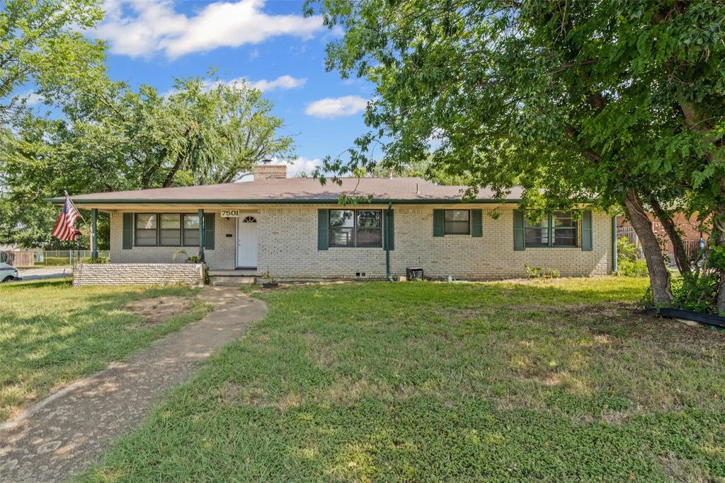 7501 S College Circle, North Richland Hills