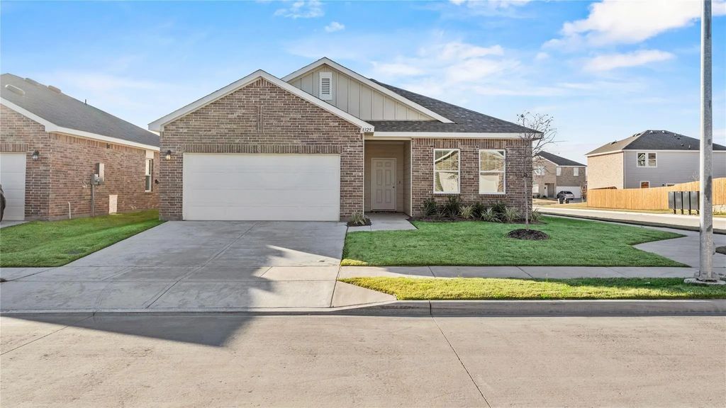 8325 Hawkview Drive, Fort Worth