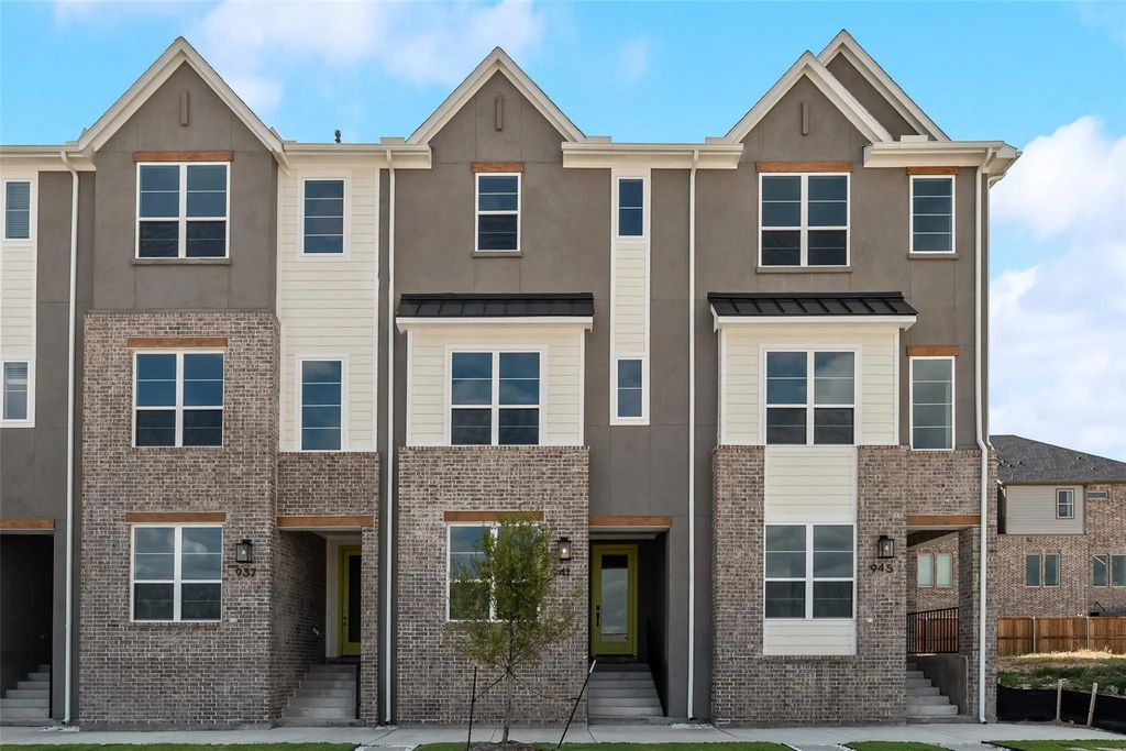 941 Heights Way, Plano