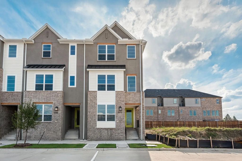 945 Heights Way, Plano