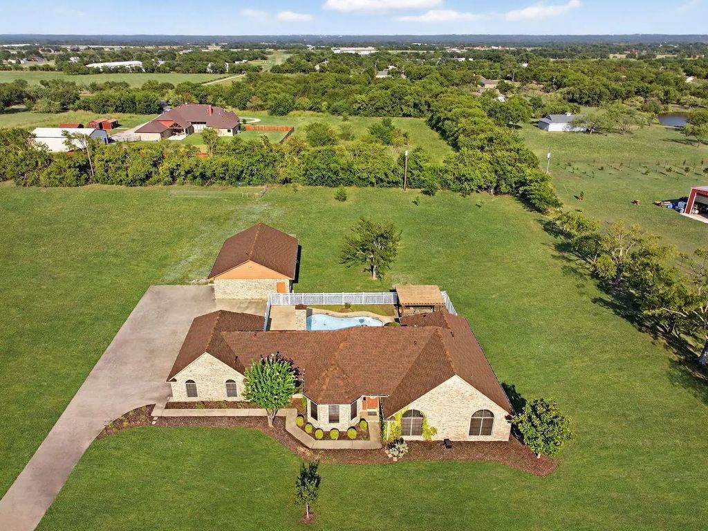 6088 Moss Rose Lane, Aubrey