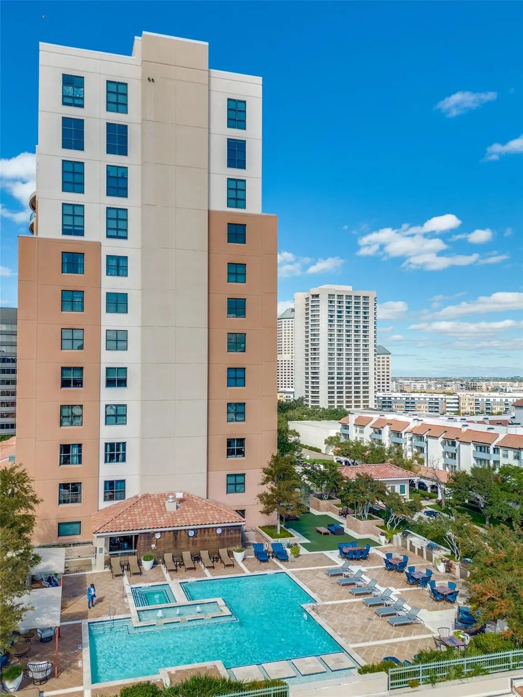 330 Las Colinas Boulevard E 704, Irving