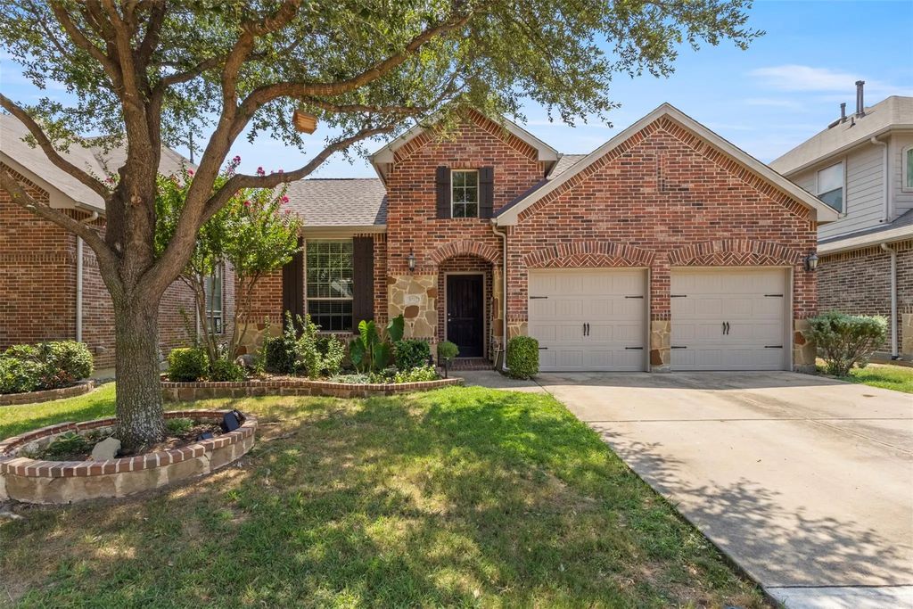 8713 Golden Sunset Trail, Fort Worth