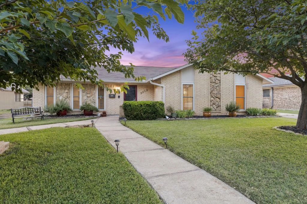 3313 Heather Glen Drive, Mesquite