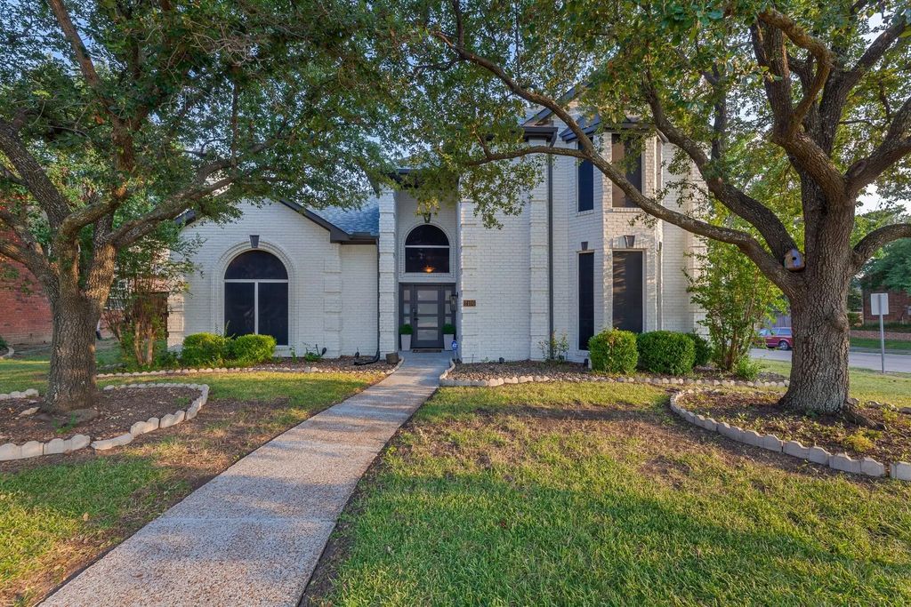 2100 Rheims Drive, Carrollton