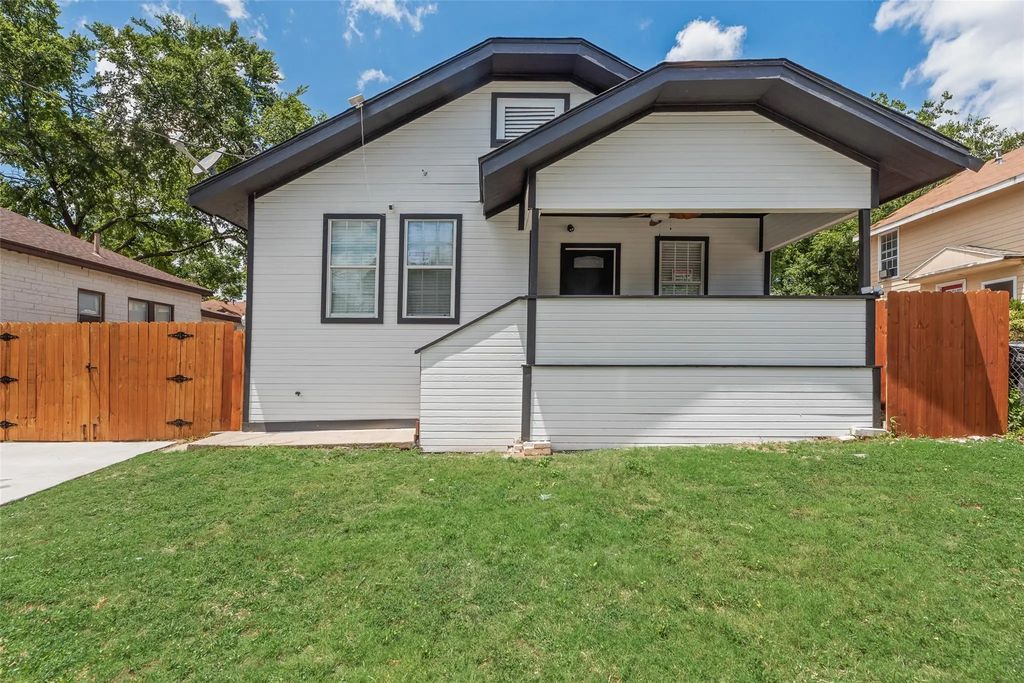 447 W Clarendon Drive, Dallas