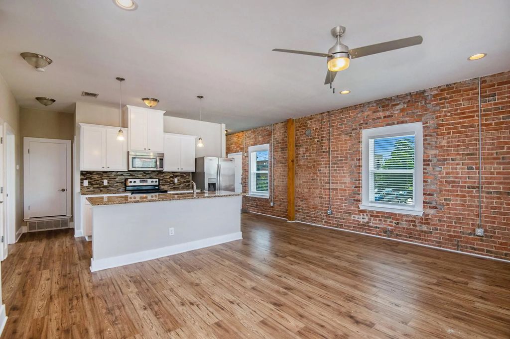 919 Alston Avenue 201, Fort Worth