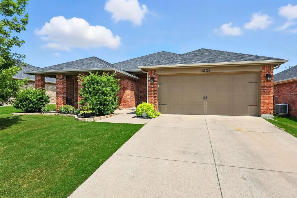 3308 Spruce Street, Royse City