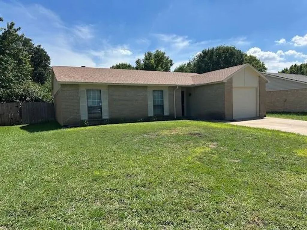 2316 Wildbriar Drive, Arlington