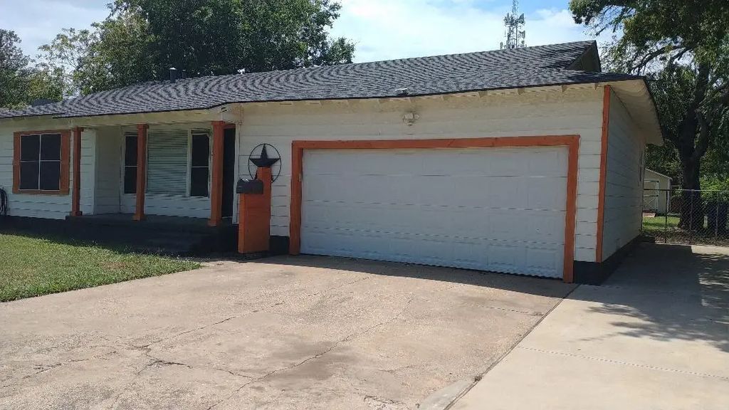 305 Mccurdy Street, Crowley
