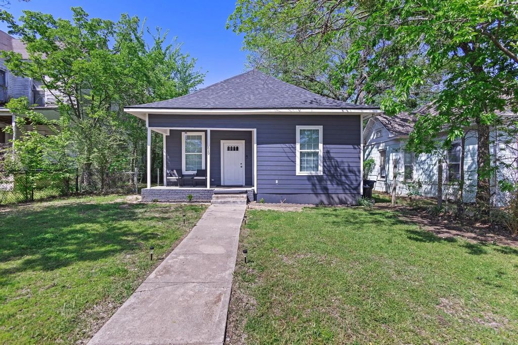 829 W Sears Street, Denison
