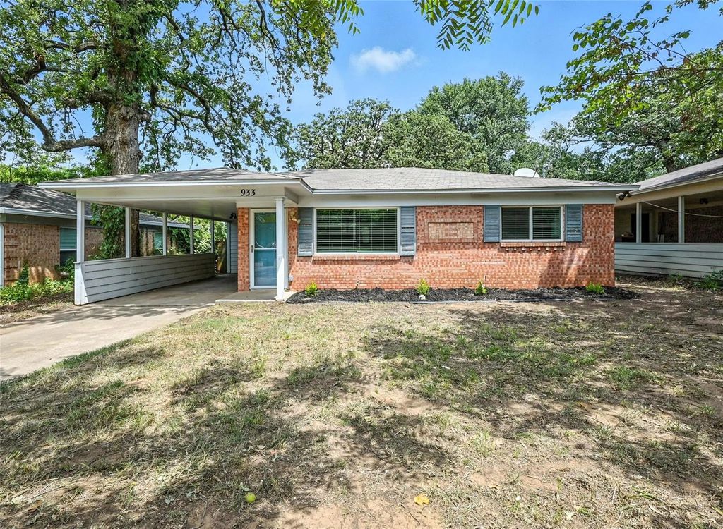 933 W Ford Street, Denison