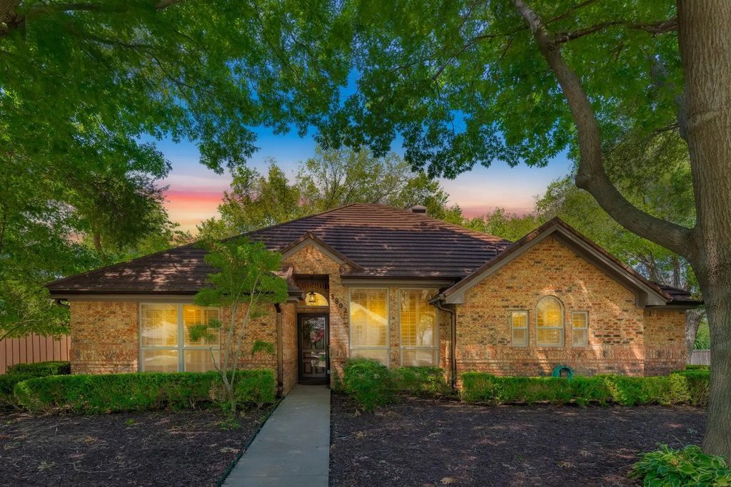 3802 Bluegrass Drive, Grand Prairie