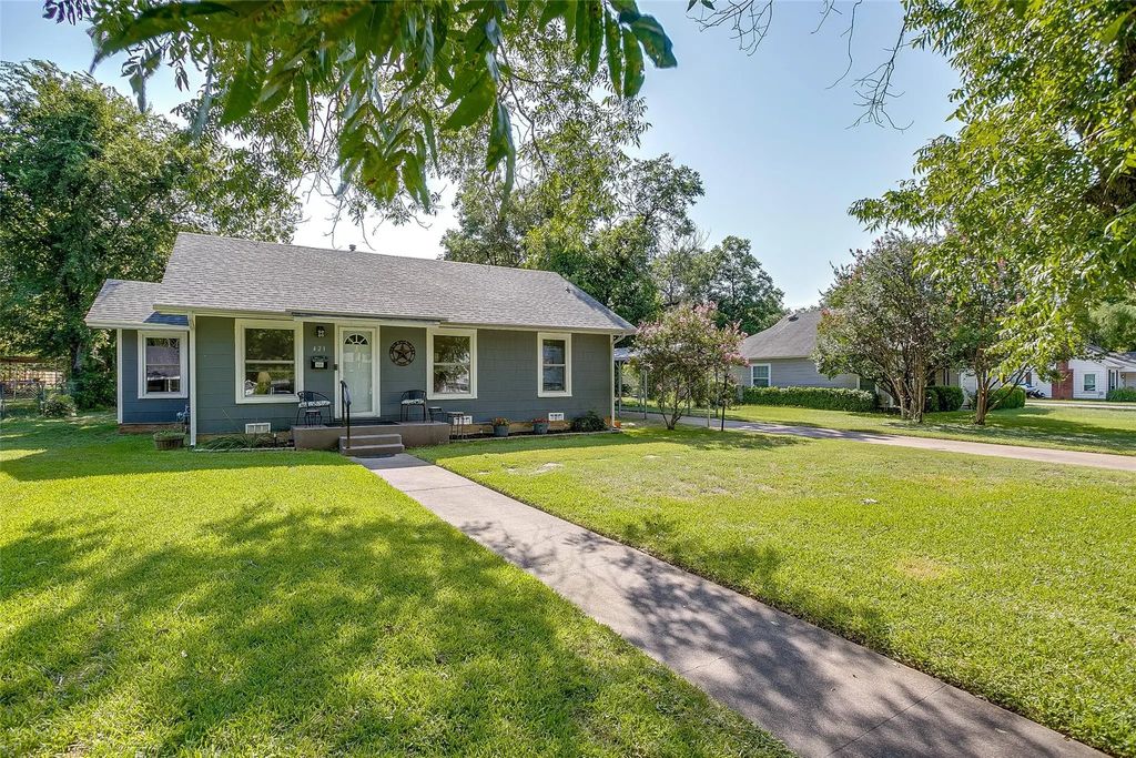 421 Bellevue Drive, Cleburne