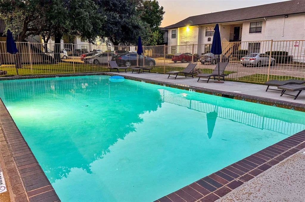 5801 Marvin Loving Drive 305, Garland