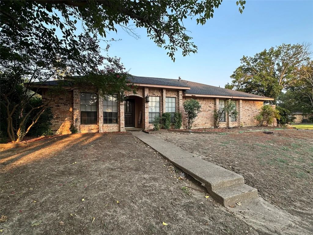 1900 Vista Oaks Drive, Carrollton