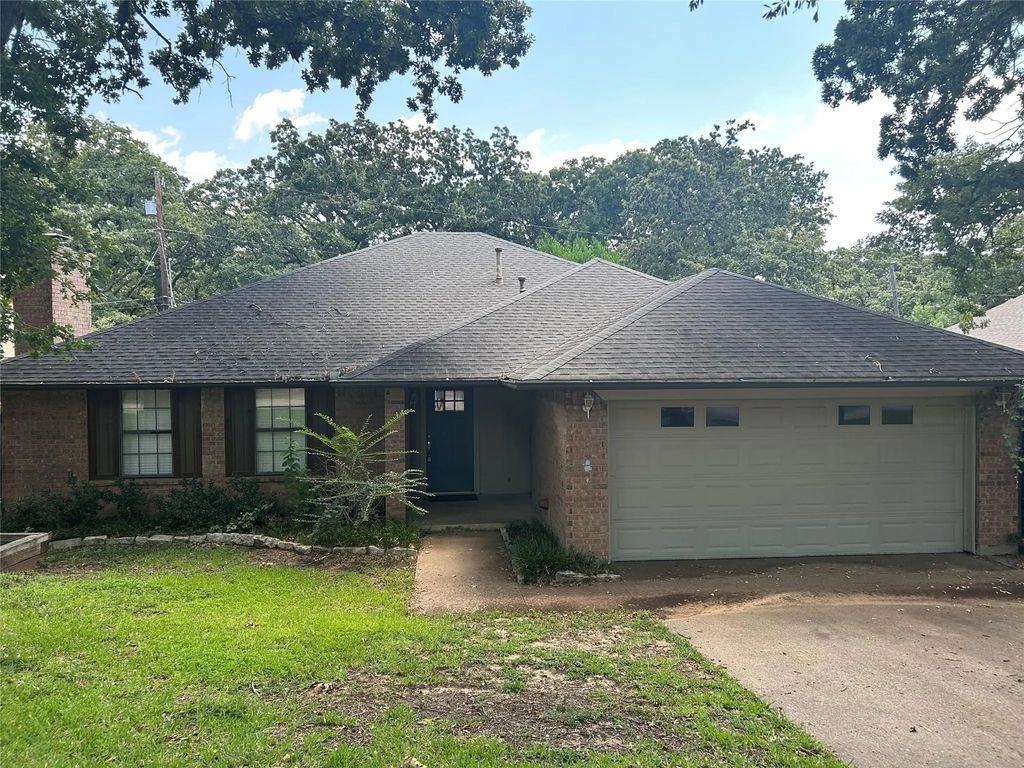 820 Lake Forest Court, Grapevine