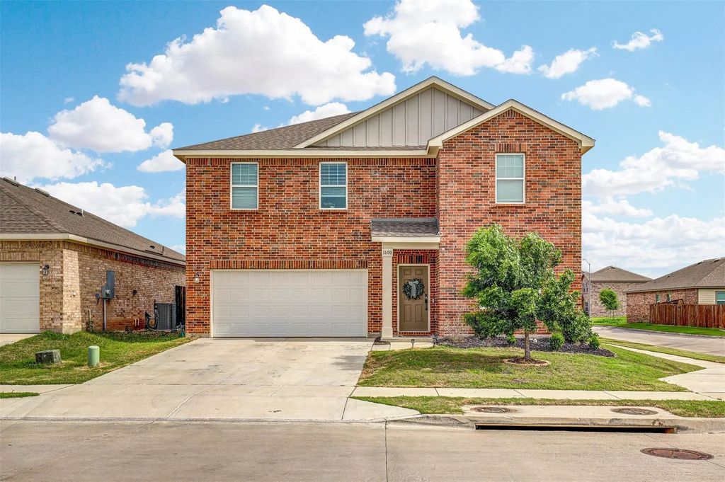 1600 Shadow Hawk Drive, Fort Worth