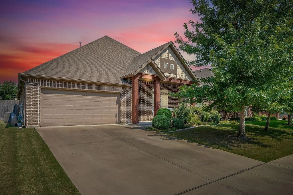4005 Brookdale Road, Benbrook