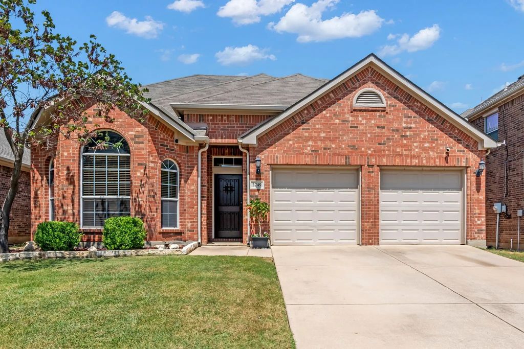 2749 Cedar Ridge Lane, Fort Worth
