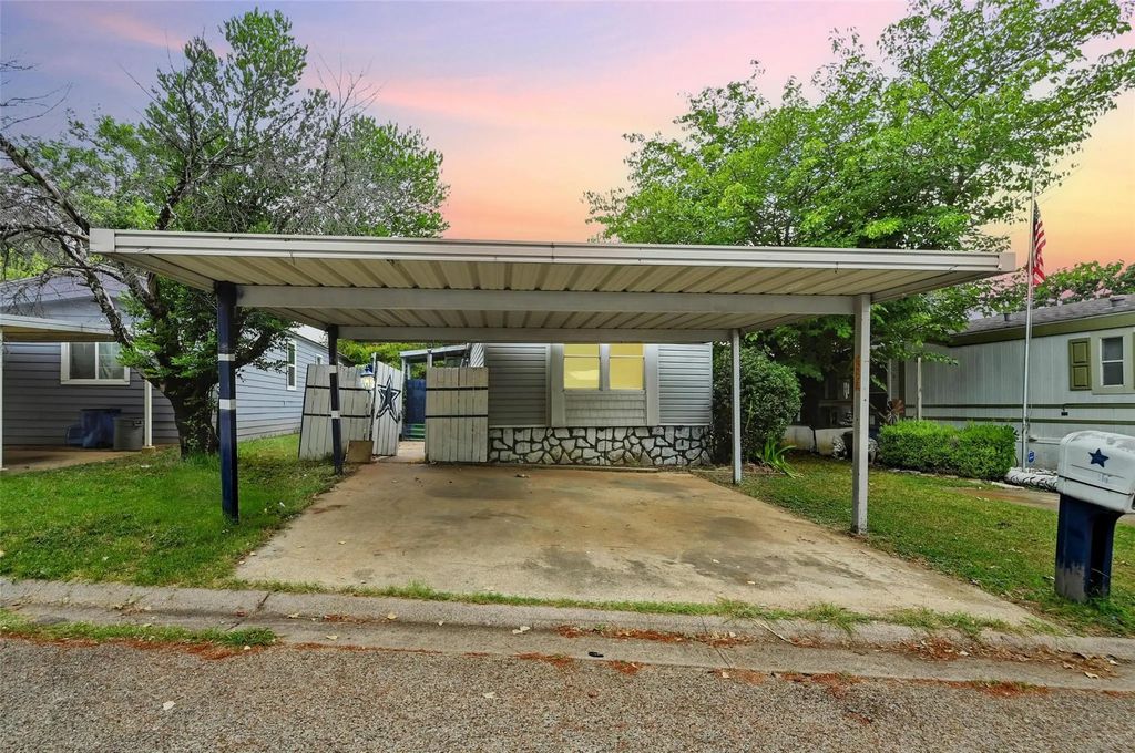 142 Karen Lane, Euless