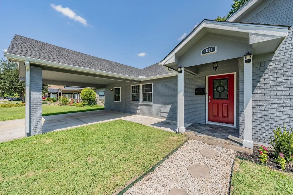 1601 Briarwood Lane, Irving