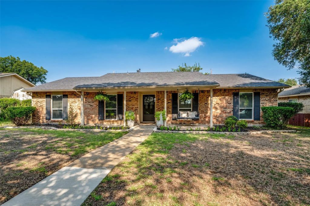 5004 Green Oaks Drive, Plano